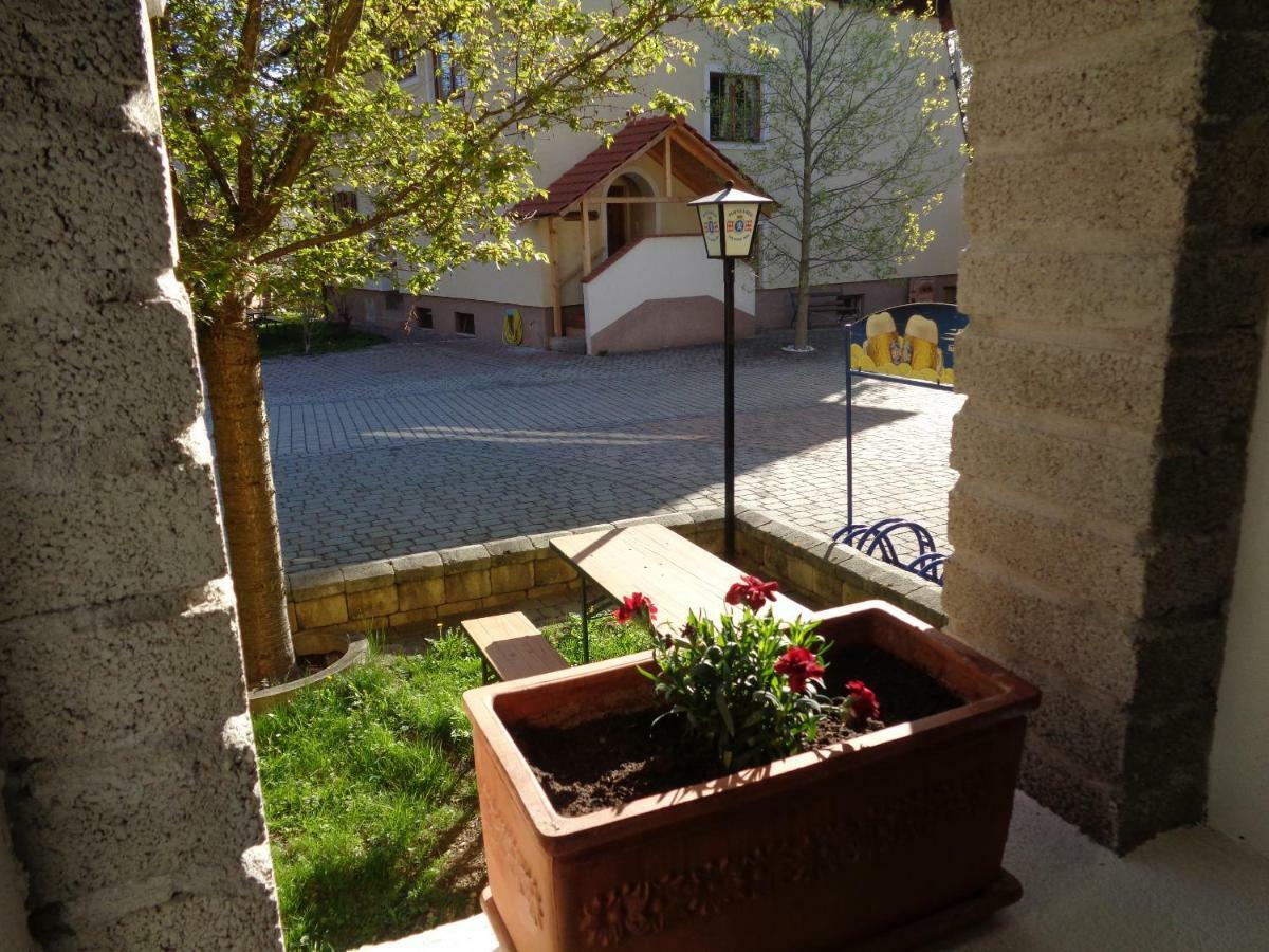 Pension Himmelreich Ternitz Buitenkant foto